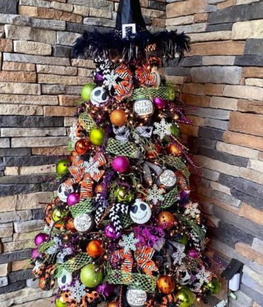 21 Spooky Halloween Christmas Trees to Try This Year - Uptown Girl
