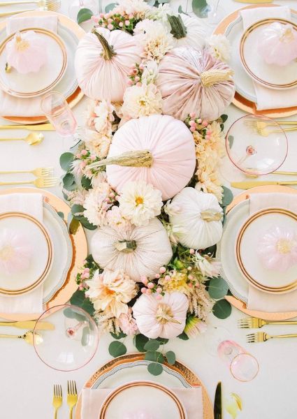 pink thanksgiving table