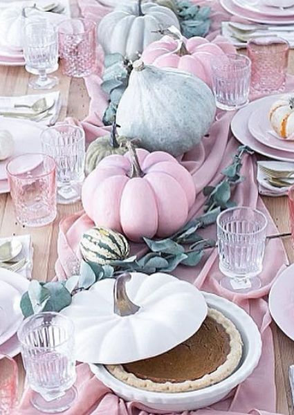 pink thanksgiving table