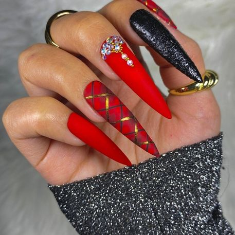 22 Festive Red and White Christmas Nails for 2022 - Uptown Girl