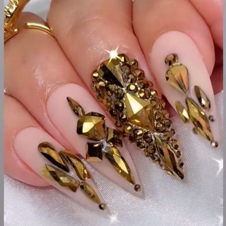 28 Glamorous Rhinestone Nail Designs for a Blingy Manicure - Uptown Girl