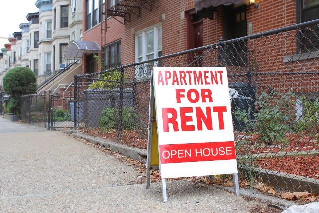 afford an apartment on minimum wage