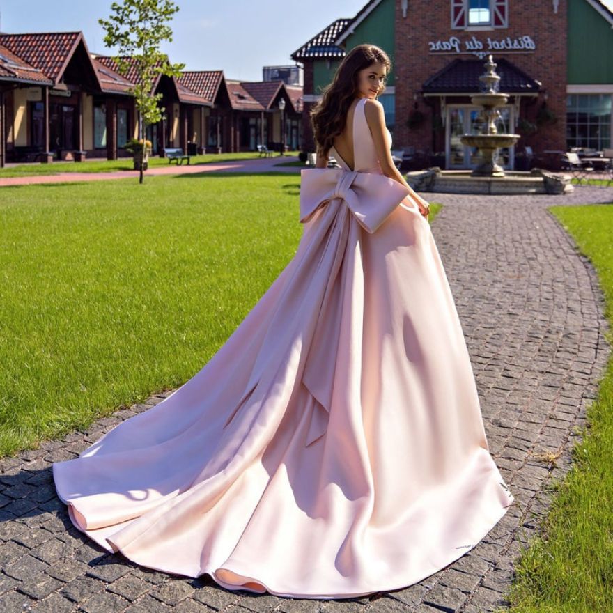 18 Best Colorful Wedding Dresses of 2023
