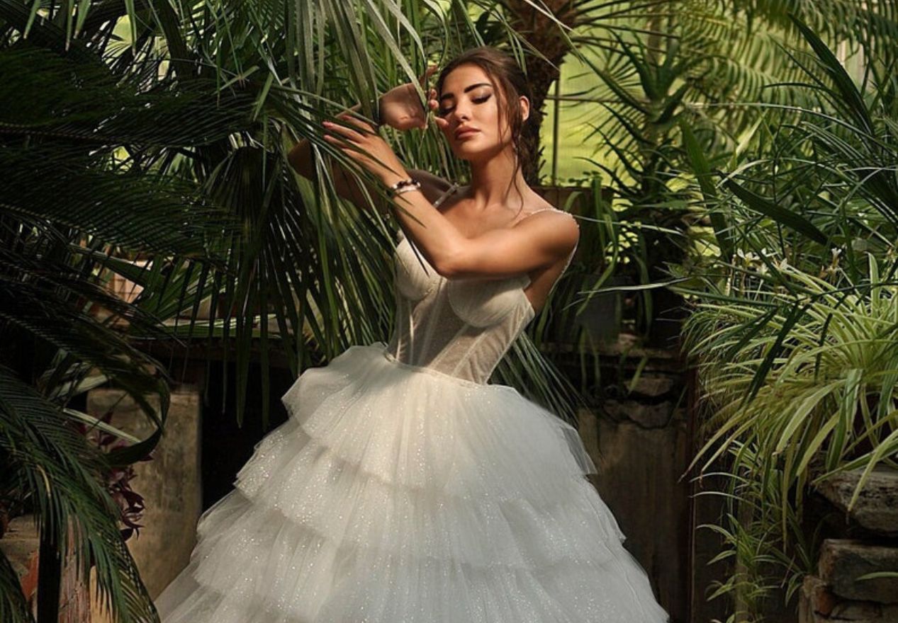 6 Unique 3D Bridal Gowns: For European Christian Style Wedding To Sundowner  Or Cocktail Parties