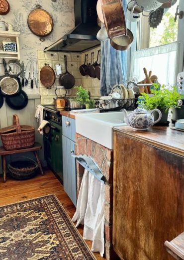 Step Back in Time With These Enchanting Cottagecore Kitchen Ideas ...