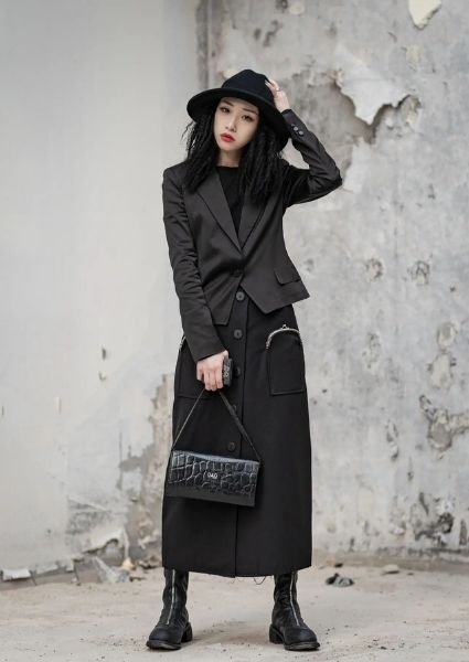 how to wear all black fashionably