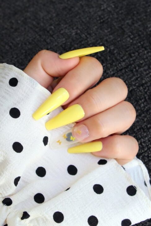 yellow nails spring